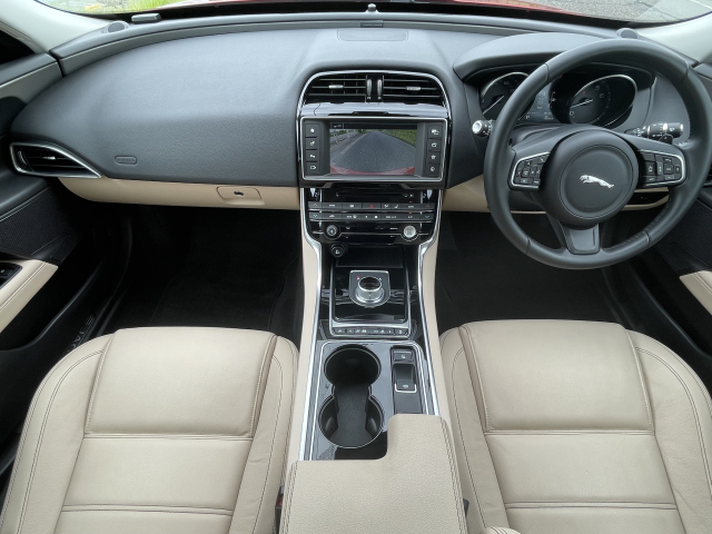 XE2.0プレステージ 1オーナー車！走行1.4万㌔！