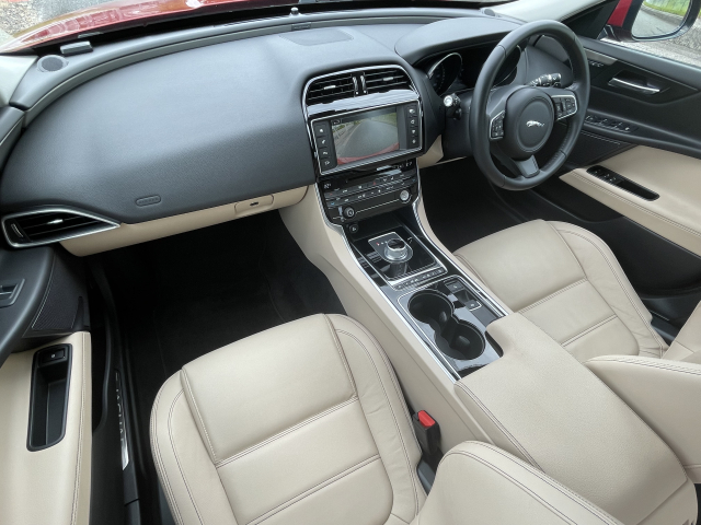 XE2.0プレステージ 1オーナー車！走行1.4万㌔！