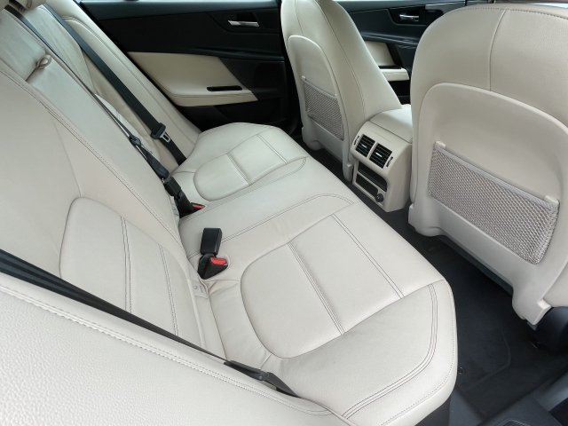 XE2.0プレステージ 1オーナー車！走行1.4万㌔！