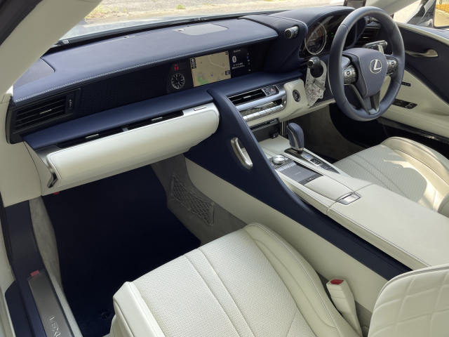LC500コンバーチブル 法人１オーナー＆走行1,550㌔！