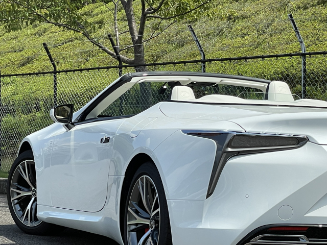 LC500コンバーチブル 法人１オーナー＆走行1,550㌔！