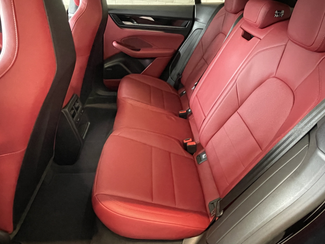 マカン４　ＢＥＶ ＯＰ３０３万！総額1,400万！！