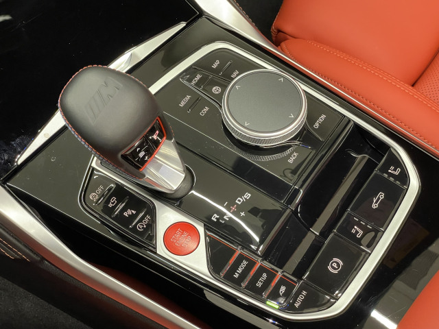 Ｍ４カブリオレ ｺﾝﾍﾟﾃｲｼｮﾝＭ　xDrive【左】