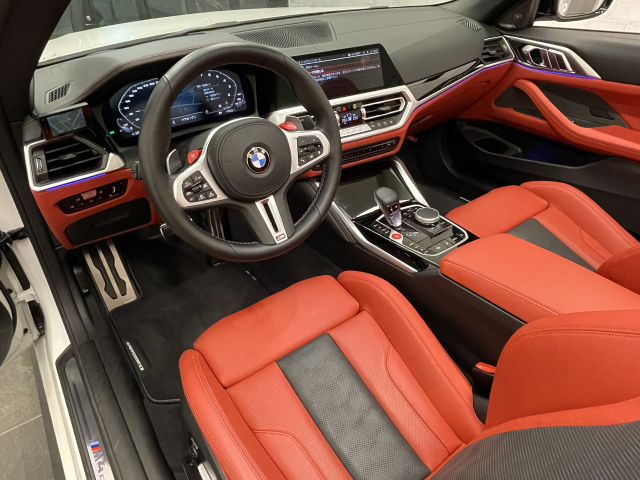 Ｍ４カブリオレ ｺﾝﾍﾟﾃｲｼｮﾝＭ　xDrive【左】