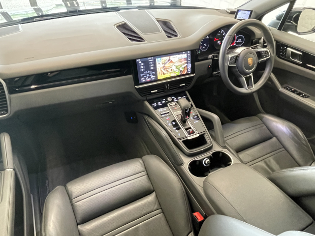 カイエン3.0ﾍﾞｰｽｸﾞﾚｰﾄﾞ ｵﾌﾟｼｮﾝ210万！！