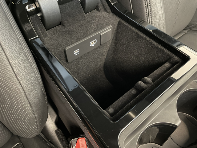 ヴェラール ﾀﾞｲﾅﾐｯｸSE P400e OP51万新車総額1,145万！
