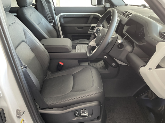 ディフェンダー130SE　D300 ｵﾌﾟｼｮﾝ108万！新車総額1,270万！