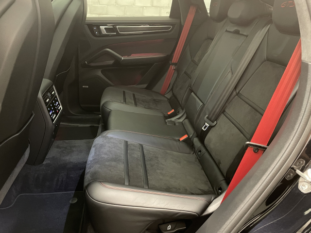 カイエンクーペＧＴＳ後期モデル ｵﾌﾟｼｮﾝ242・新車総額2,230万！