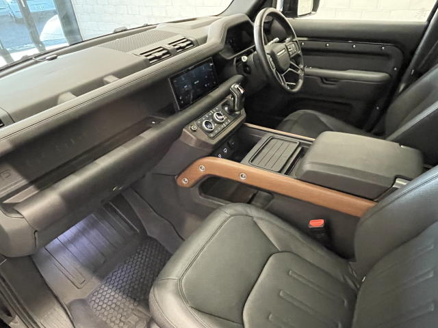 ディフェンダー 110Xﾄﾛﾌｨｰｴﾃﾞｲｼｮﾝ