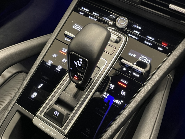 カイエン3.0　オプション262万！ 21ｴｸｽｸﾙｰｼﾌﾞﾃﾞｻﾞｲﾝ