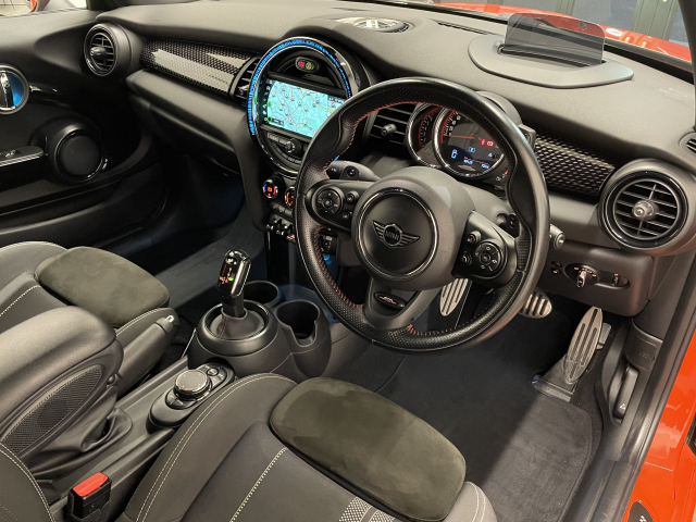 ジョンクーパーワークス D整備車