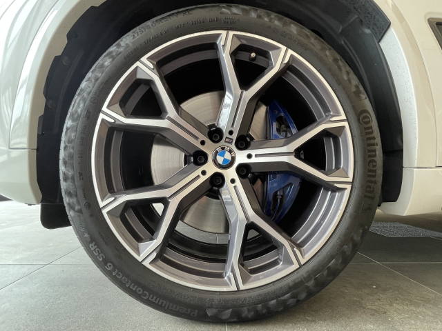 X5xDRIVE3.5d Mスポーツ ﾊﾟﾉﾗﾏﾙｰﾌ・7人乗・ﾌﾞﾗｳﾝ革