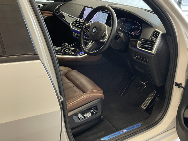 X5xDRIVE3.5d Mスポーツ ﾊﾟﾉﾗﾏﾙｰﾌ・7人乗・ﾌﾞﾗｳﾝ革