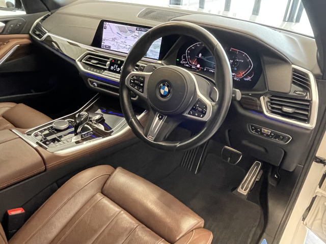 X5xDRIVE3.5d Mスポーツ ﾊﾟﾉﾗﾏﾙｰﾌ・7人乗・ﾌﾞﾗｳﾝ革