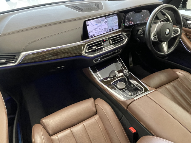 X5xDRIVE3.5d Mスポーツ ﾊﾟﾉﾗﾏﾙｰﾌ・7人乗・ﾌﾞﾗｳﾝ革